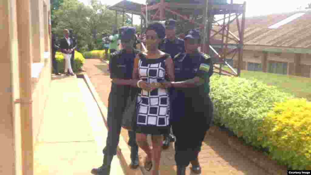 Diane Rwigara&nbsp;​aboshye mu mapingu &nbsp;