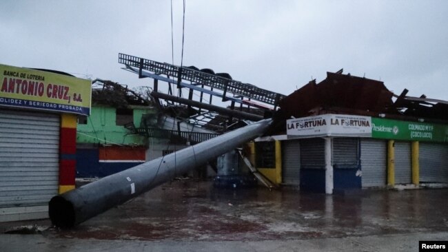 El huracán Fiona azota República Dominicana tras golpear Puerto Rico 1 Destrucción causada por el paso del huracán Fiona en Punta Cana, República Dominicana, 19 de septiembre de 2022. REUTERS/Ricardo Rojas
