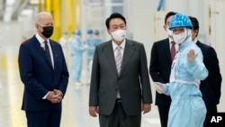 지난해 5월 한국을 방문한 조 바이든 미국 대통령이 윤석열 한국 대통령과 함께 삼성전자 평택 공장을 방문했다.