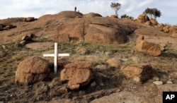 Mine workers and supporters sit on a hill waiting for the commemoration to get under way in Marikana, Aug. 16, 2016.