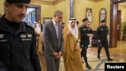 جمهور رئیس اوباما د باچا سلمان څخه مننه وکړه چې د خلیج د همکارۍ شورا کوربه دی