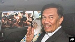 Malaysian opposition leader Anwar Ibrahim leaves the High court in Kuala Lumpur on February 8, 2010