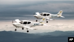 资料照片：西锐(Cirrus)飞机公司推出新型教练机TRAC10。 (2026年7月6日)