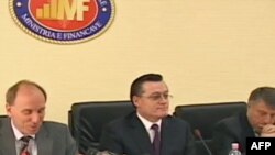 FMN: Shqipëria të përgjysmojë deficitin buxhetor
