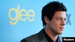 Cory Monteith actor de la serie de televisión "Glee" apareció muerto como resultado de una sobredosis.