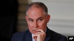 Quản trị viên Cơ quan Bảo vệ Môi trường Scott Pruitt đang là tâm điểm của hàng loạt những bài báo săm soi các vấn đề đạo đức nghề nghiệp của ông.