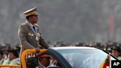 Jendral Min Aung Hlaing dalam parade militer dirgahayu ke-71 AB Myanmar, Naypyitaw, Myanmar.