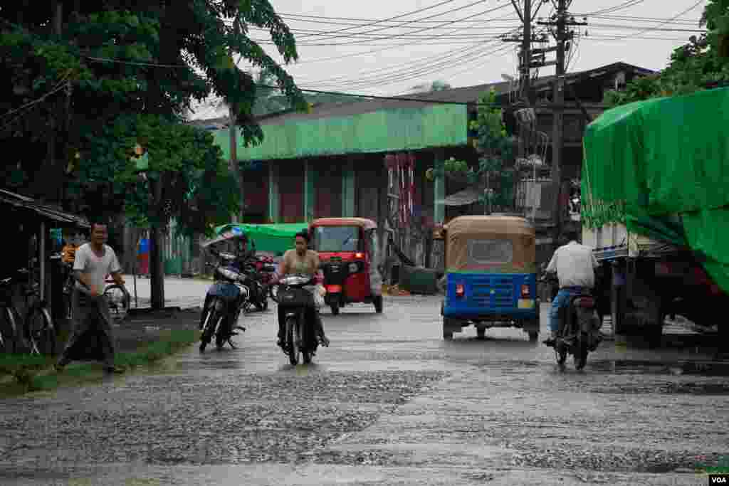 မောင်တောမြို့နယ်တွင်း နေ့စဉ်လူနေမှု မှတ်တမ်းဓာတ်ပုံ။ (ဓာတ်ပုံ-ထက်အောင်ခန့်)