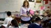 EE.UU.: empleo mejora pero no para maestros