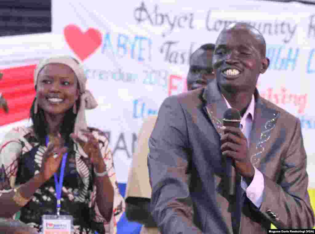 Duop Pur Doup whose songs were widely played during the South Sudan referendum campaign performs at the fundraiser for Abyei in Juba in October 2013. He and other artists will be going to Abyei later this week.