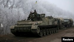 2015年2月15日乌克兰武装部队成员在乌克兰东部德巴尔切夫附近