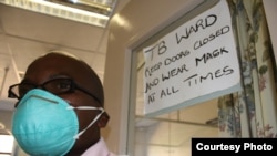 A nurse leaves a TB ward in Zithulele Hospital in South Africa’s Eastern Cape province (Photo:D.Taylor)