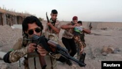 Các tình nguyện viên Shia gia nhập quân đội Iraq để chống lại các chiến binh Sunni thuộc nhóm ISIL.