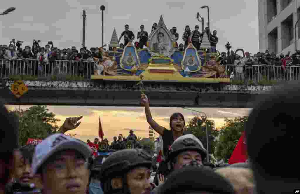 ထိုင်းနိုင်ငံ ဘန်ကောက်မြို့မှာ တွေ့ရတဲ့ ဆန္ဒပြပွဲ မြင်ကွင်း။ (အောက်တိုဘာ ၁၄၊ ၂၀၂၀)