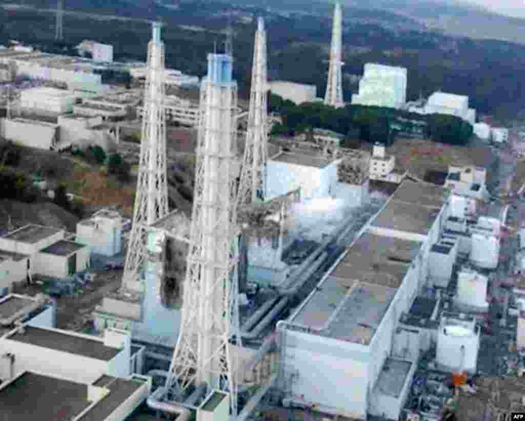An aerial view taken from a helicopter from Japan's Self-Defence Force shows damage sustained to the reactors at the Fukushima Daiichi nuclear power complex in this handout taken March 16, 2011 and released March 17, 2011. Reactors No. 1 to 4 are seen fro