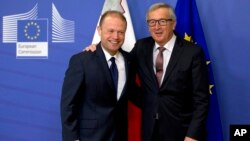 Premijer Malte Džozef Muskat sa predsednikom Evropske komisije Žanom Klodom Junkerom