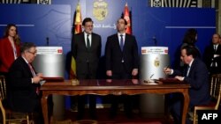 Le Premier ministre Mariano Rajoy et son homologue Youssef Chahed à Tunis, le 26 février 2018.