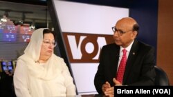 Khizr et Ghazala Khan dans les studios de la VOA, le 1er août 2016