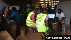 Le recensement électoral a débuté à Lomé, au Togo, le 1er octobre 2018. (VOA/Kayi Lawson)