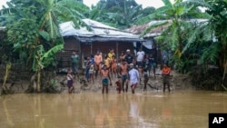 بنگلہ دیش میں شدید بارشوں اور سیلابوں سے روہنگیا پناہ گزینوں کے کیمپوں کو شدید نقصان پہنچا ہے۔ 28 جولائی 2021