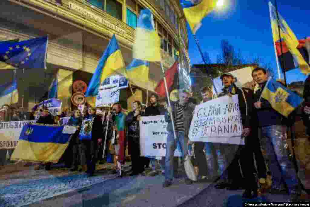 Лісабон &quot;Нажаль, поряд із заявами європейських політиків, про підтримку України та засудження агресії Путіна, все ж, як нас неодноразово вчила історія, допомогти українцям мусять самі українці!&quot;, - повідомляють з Португалії.
