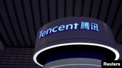 中国浙江乌镇举行世界互联网大会期间腾讯的标识。（2019年10月20日）