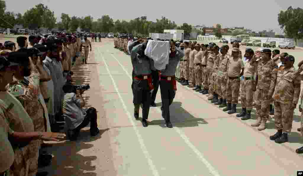 Pakistani paramilitary troops carry the coffin of their colleague who died during Sunday&#39;s attack on Jinnah International Airport, during his funeral in Karachi, Pakistan, June 9, 2014.