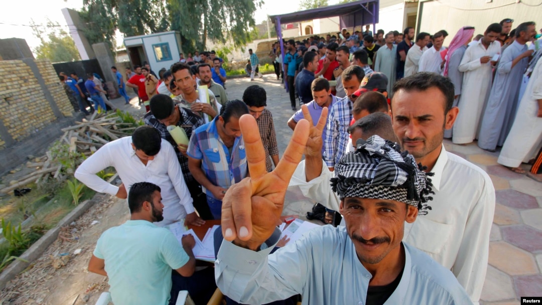 Các tình nguyện viên gia nhập quân đội Iraq để chiến đấu chống lại các phần tử chủ chiến Sunni đã chiếm Mosul và các tỉnh miền bắc khác. 