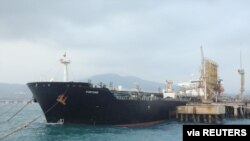 El buque cisterna iraní "Fortune" en la refinería de El Palito, en Puerto Cabello, Venezuela, el 25 de mayo de 2020.