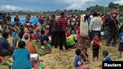 Warga Papua Nugini tinggal di lapangan terbuka pasca gempa bumi tanggal 1 Maret lalu (foto: dok). Gempa kembali melanda Selasa malam (14/5). 