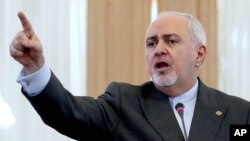 Menteri Luar Negeri Iran Mohammad Javad Zarif berbicara di Teheran. 