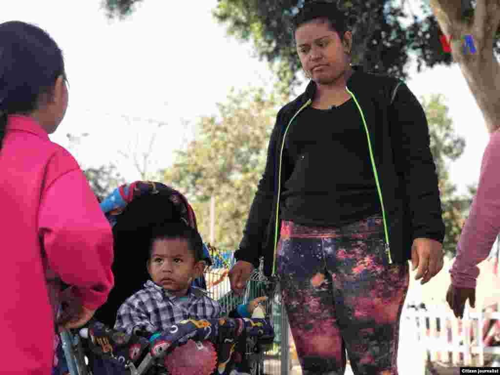 En EE.UU. se refuerzan los puntos fronterizos ante la llegada de la caravana de migrantes centroamericanos.&nbsp; Fotografía: Celia Mendoza- VOA