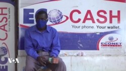Face à une pénurie de cash, les Zimbabwéens se tournent vers l'argent mobile
