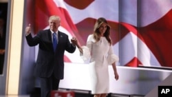 El discurso de Melania Trump fue apocado por la controversia sobre algunos de sus pasajes, presuntamente plagiados de un discurso de 2008 de Michelle Obama.