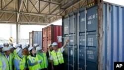 Malaysia's Environment Minister Yeo Bee Yin, third from left, inspects a container with plastic waste at a port in Butterworth, Jan. 20, 2020. 