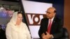 Khizr y Ghazala Khan, los padres del soldado muerto en Irak, son entrevistados en los estudios de la Voz de América en Washington. [Foto: Brian Allen, VOA].