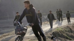 VOA Asia - a U.S. carrier group moves closer to the Koreas