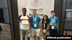 Yuusuf iyo kooxdiisa waxay ku guuleysteen koobka caalamiga ah ee sameynta robot-yada ee da'yarta adduunka oo sanadkan lagu qabtay magaalada Montreal ee dalka Canada
