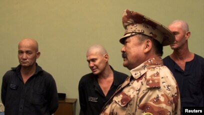 Porno ogil onaga josuslik qiladi va keyin uni sikadi