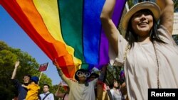 Para aktivis dan pendukung LGBT berpartisipasi dalam Parade LGBT (Pride Parade) di Tokyo, Jepang (foto: ilustrasi). 