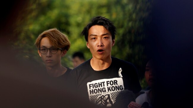 香港民间人权阵线召集人岑子杰在立法会外对记者讲话。(2019年6月15日)