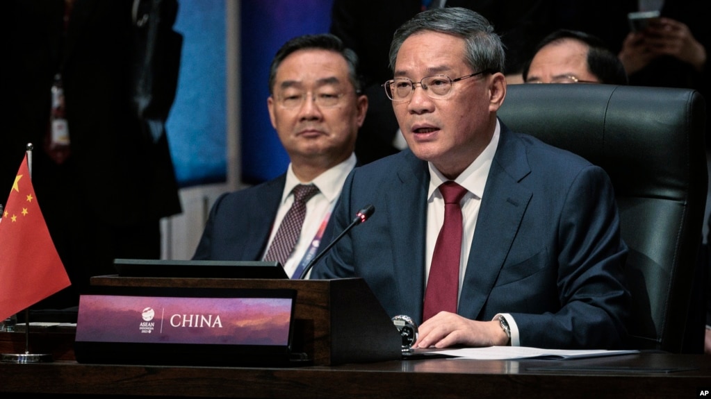 资料照片: 2023年9月6日中国总理李强在雅加达举行东盟峰会期间在东盟-中国峰会上讲话