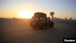 A four-wheel drive car crosses the Egyptian western desert and the Bahariya Oasis, southwest of Cairo in this picture taken May 15, 2015. 