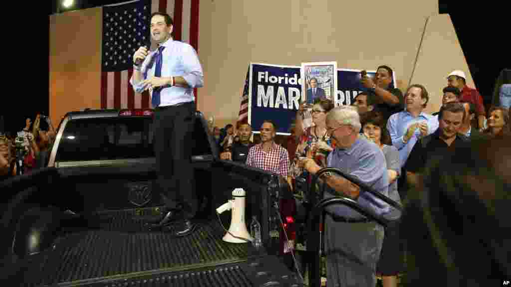 Le sénateur Marco Rubio, candidat aux primaires républicaines, s&#39;adresse à ses partisans la veille du &nbsp;&quot;Super mardi&quot;, Illinois, 14 mars 2016.