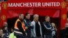 Jose Mournho et son staff lors d'un match contre Watford, Angleterre, le 13 mai 2018