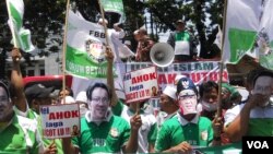 Front Pembela Islam melakukan aksi unjuk rasa menolak Ahok menjadi Gubernur DKI Jakarta, Rabu, 24 September 2014 (Foto: VOA/Andylala)