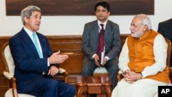 U.S. Secretary of State John Kerry speaks with Indian Prime Minister Narendra Modi at the latter's residence in New Delhi, India, Aug. 1, 2014. 