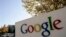 Lambang Google di depan kantor pusatnya di Mountain View, California. (Foto: Dok)