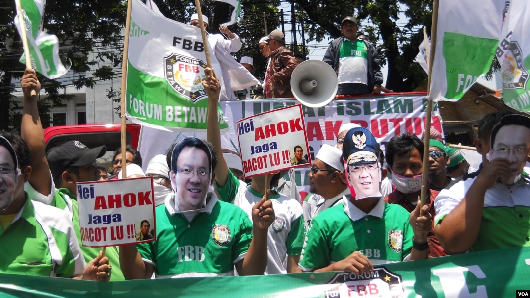 Front Pembela Islam melakukan aksi unjuk rasa menolak Ahok menjadi Gubernur DKI Jakarta, 24 September 2014. (Foto dok.: VOA/Andylala)