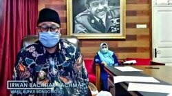 Wakil Bupati Bondowoso, Irwan Bachtiar Rachmat, menyiapkan skema stimulus ekonomi dan bantuan kepada petani yang terdampak ekonomi akibat perebakan virus corona (Petrus Riski/VOA).